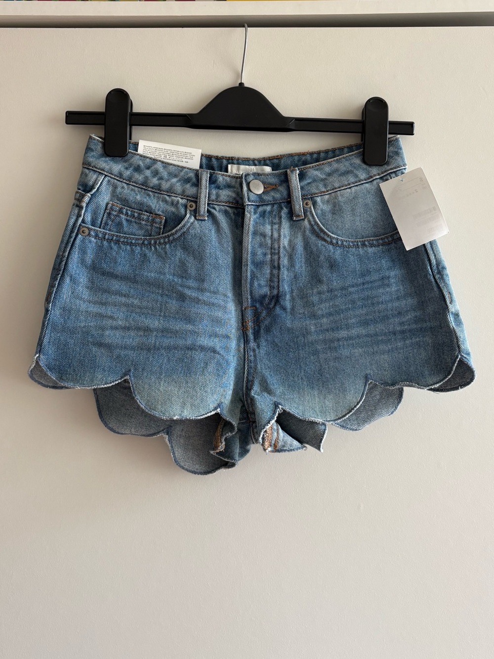 H&M Scalloped Hem Light Wash Denim Shorts 2 XS blue